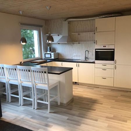 Modern Cozy 2 Bedroom Apartment Near City Center Parnu Bagian luar foto
