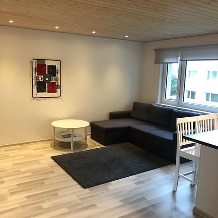 Modern Cozy 2 Bedroom Apartment Near City Center Parnu Bagian luar foto