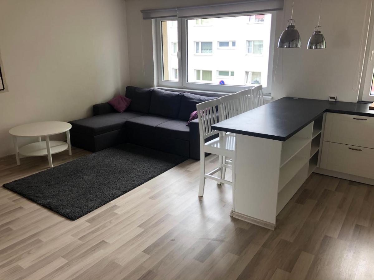 Modern Cozy 2 Bedroom Apartment Near City Center Parnu Bagian luar foto