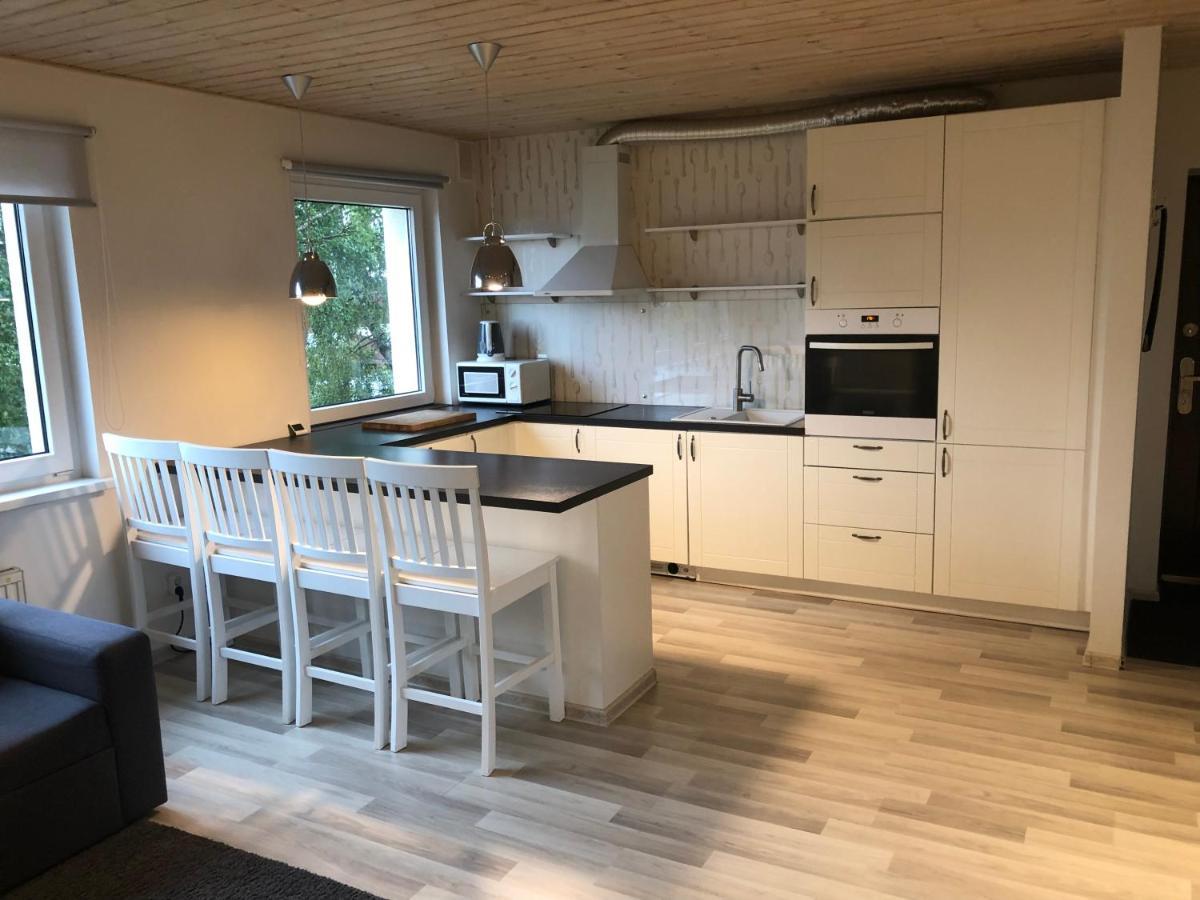 Modern Cozy 2 Bedroom Apartment Near City Center Parnu Bagian luar foto