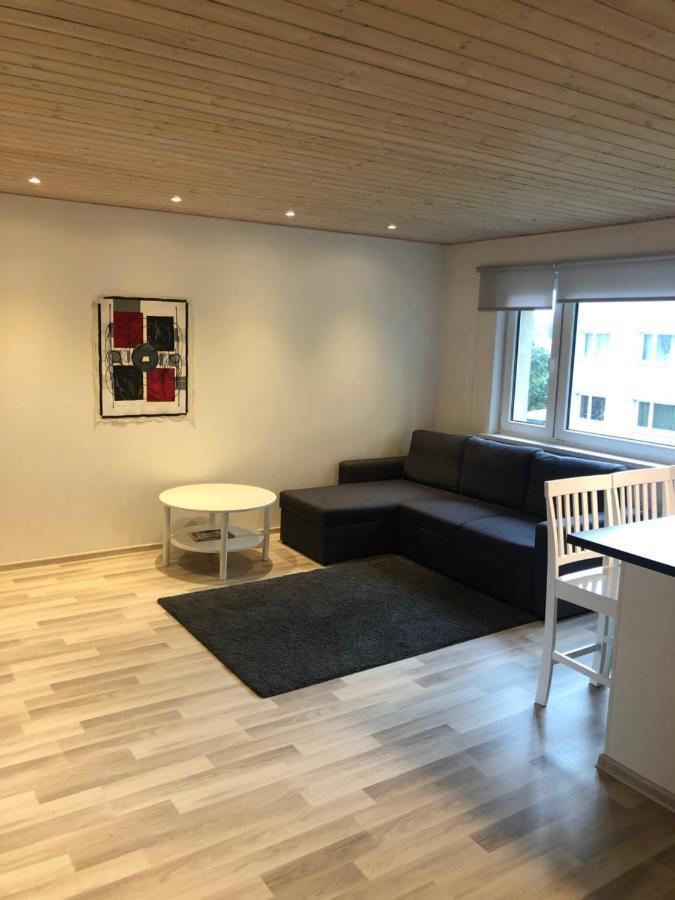 Modern Cozy 2 Bedroom Apartment Near City Center Parnu Bagian luar foto